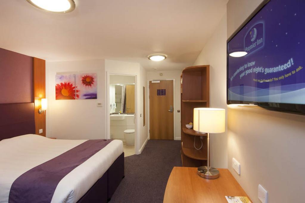 Premier Inn Birmingham City - Waterloo St Екстериор снимка